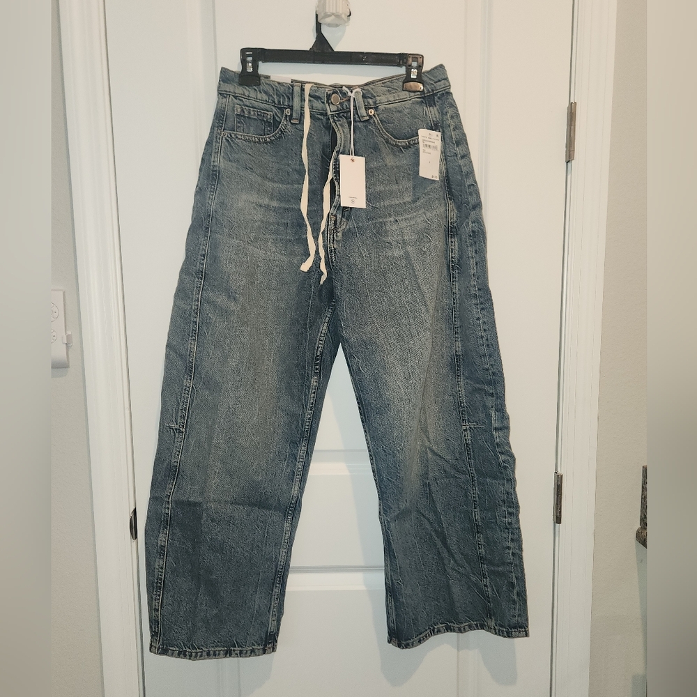 Good American Relaxed Fit Jeans in Faded Blue